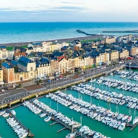 Appartement Avec Jardinet Sans Vis à Vis Plein Centre Au Rdc 350m De La *