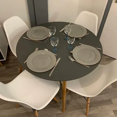 Appartement Avec Jardinet Sans Vis à Vis Plein Centre Au Rdc 350m De La *