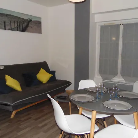 Appartement Avec Jardinet Sans Vis à Vis Plein Centre Au Rdc 350m De La *